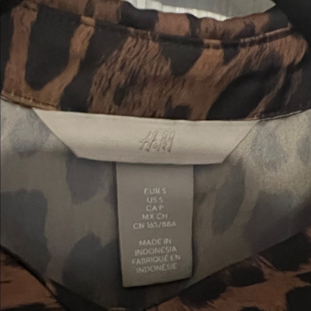 H&M Leopard Print Blouse - Picture 2 of 6